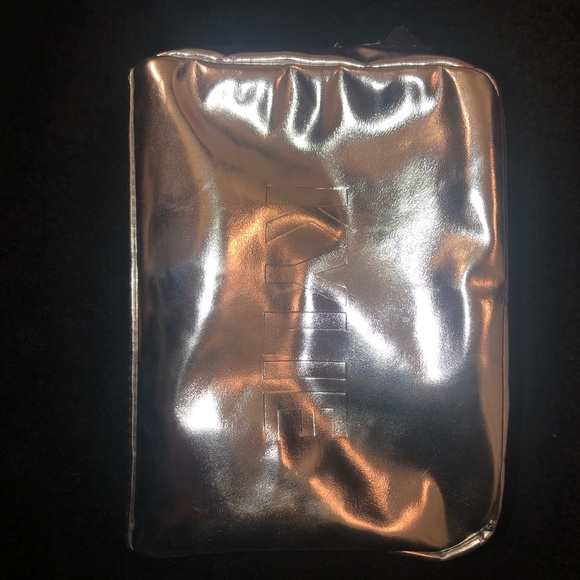 Kylie cosmetic bag. Bundle deal - Picture 6 of 16